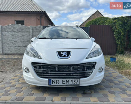 Белый Пежо 207, объемом двигателя 1.4 л и пробегом 155 тыс. км за 3000 $, фото 2 на Automoto.ua