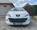 Белый Пежо 207, объемом двигателя 1.4 л и пробегом 154 тыс. км за 2500 $, фото 1 на Automoto.ua