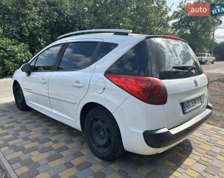 Белый Пежо 207, объемом двигателя 1.4 л и пробегом 155 тыс. км за 3000 $, фото 5 на Automoto.ua
