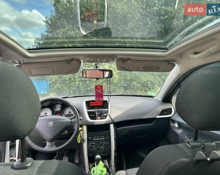 Белый Пежо 207, объемом двигателя 1.4 л и пробегом 155 тыс. км за 3000 $, фото 10 на Automoto.ua