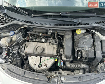 Белый Пежо 207, объемом двигателя 1.4 л и пробегом 155 тыс. км за 3000 $, фото 15 на Automoto.ua