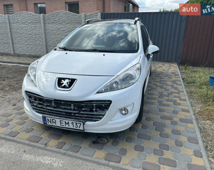 Белый Пежо 207, объемом двигателя 1.4 л и пробегом 155 тыс. км за 3000 $, фото 1 на Automoto.ua