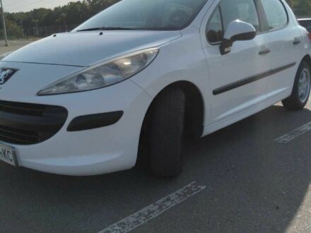 Белый Пежо 207, объемом двигателя 1.4 л и пробегом 160 тыс. км за 4500 $, фото 1 на Automoto.ua