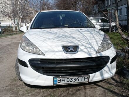 Белый Пежо 207, объемом двигателя 1.4 л и пробегом 197 тыс. км за 2499 $, фото 1 на Automoto.ua
