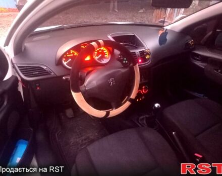 Белый Пежо 207, объемом двигателя 1.4 л и пробегом 167 тыс. км за 4500 $, фото 1 на Automoto.ua