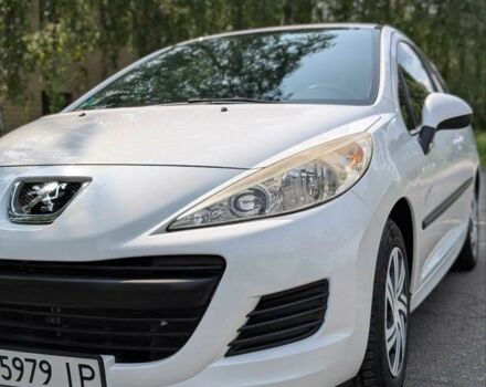 Белый Пежо 207, объемом двигателя 1.4 л и пробегом 163 тыс. км за 4200 $, фото 1 на Automoto.ua