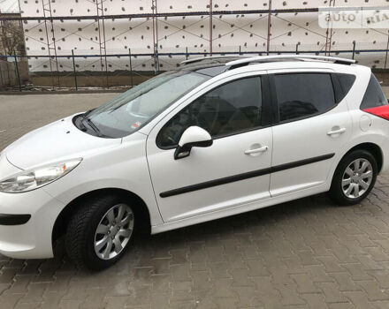Пежо 207 2009 в Косове на Automoto.ua Белый Пежо 207, объемом двигателя 1.4 л и пробегом 136 тыс. км за 5500 $, фото 1 на Automoto.ua