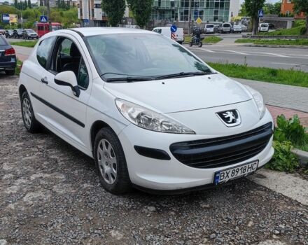 Белый Пежо 207, объемом двигателя 1.4 л и пробегом 195 тыс. км за 3750 $, фото 1 на Automoto.ua