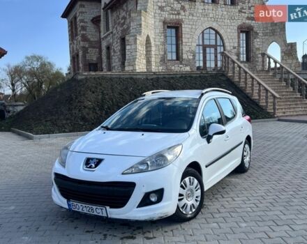 Белый Пежо 207, объемом двигателя 1.36 л и пробегом 189 тыс. км за 3500 $, фото 1 на Automoto.ua