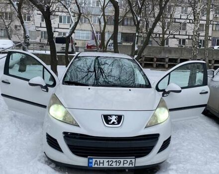 Белый Пежо 207, объемом двигателя 1.36 л и пробегом 222 тыс. км за 4700 $, фото 1 на Automoto.ua