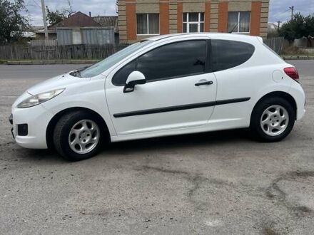 Білий Пежо 207, об'ємом двигуна 1.36 л та пробігом 190 тис. км за 4199 $, фото 1 на Automoto.ua