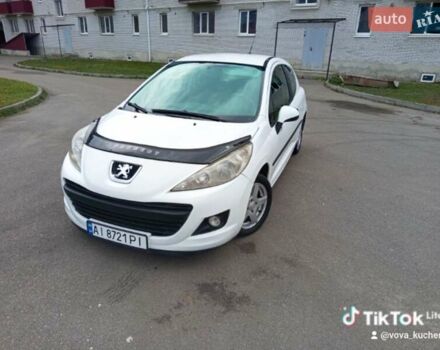 Белый Пежо 207, объемом двигателя 1.36 л и пробегом 269 тыс. км за 3500 $, фото 1 на Automoto.ua