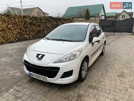 Пежо 207 2010 в Ровно на Automoto.ua Белый Пежо 207, объемом двигателя 1.4 л и пробегом 225 тыс. км за 4950 $, фото 1 на Automoto.ua