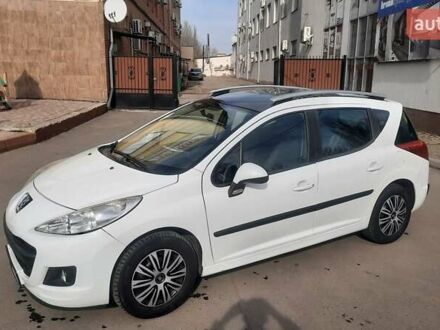 Белый Пежо 207, объемом двигателя 1.6 л и пробегом 218 тыс. км за 4700 $, фото 1 на Automoto.ua