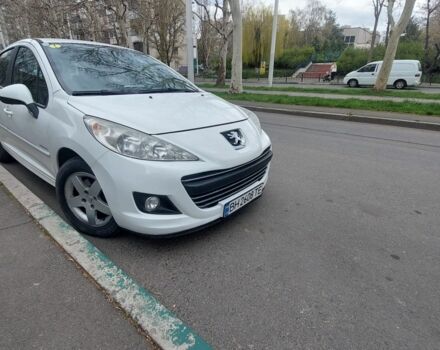 Белый Пежо 207, объемом двигателя 1.4 л и пробегом 197 тыс. км за 4300 $, фото 1 на Automoto.ua