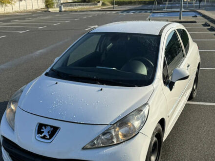 Пежо 207 2011 у Києві на Automoto.ua Білий Пежо 207, об'ємом двигуна 1.56 л та пробігом 220 тис. км за 4300 $, фото 1 на Automoto.ua