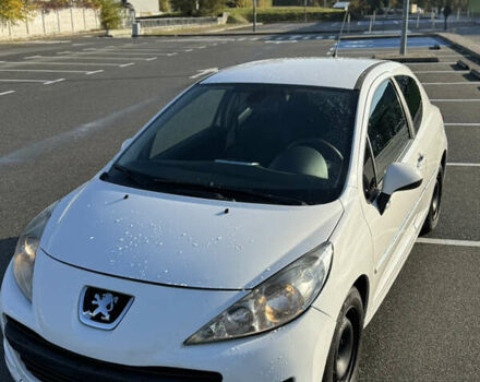 Пежо 207 2011 в Киеве на Automoto.ua Белый Пежо 207, объемом двигателя 1.56 л и пробегом 220 тыс. км за 4300 $, фото 1 на Automoto.ua