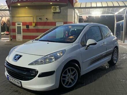 Пежо 207 2011 у Києві на Automoto.ua Білий Пежо 207, об'ємом двигуна 1.36 л та пробігом 142 тис. км за 4100 $, фото 1 на Automoto.ua