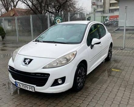 Белый Пежо 207, объемом двигателя 1.4 л и пробегом 262 тыс. км за 5000 $, фото 1 на Automoto.ua
