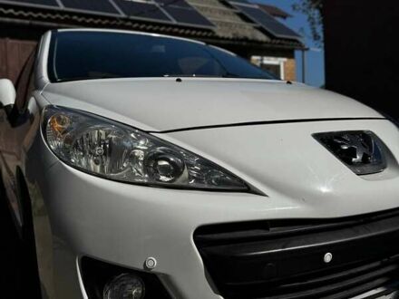 Белый Пежо 207, объемом двигателя 1.36 л и пробегом 177 тыс. км за 3800 $, фото 1 на Automoto.ua