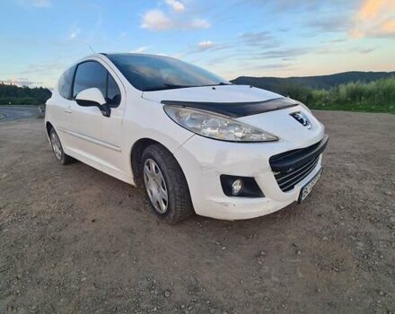 Белый Пежо 207, объемом двигателя 1.4 л и пробегом 200 тыс. км за 4500 $, фото 1 на Automoto.ua