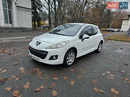 Білий Пежо 207, об'ємом двигуна 1.36 л та пробігом 200 тис. км за 3500 $, фото 1 на Automoto.ua