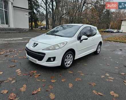 Білий Пежо 207, об'ємом двигуна 1.36 л та пробігом 200 тис. км за 3500 $, фото 1 на Automoto.ua