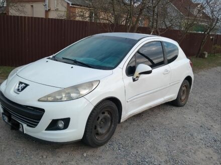 Пежо 207 2011 в Белой Церкве на Automoto.ua Белый Пежо 207, объемом двигателя 0 л и пробегом 250 тыс. км за 2500 $, фото 1 на Automoto.ua