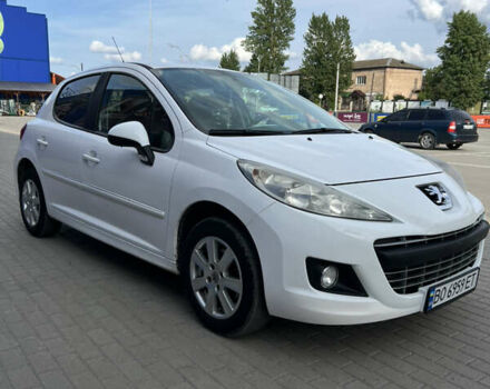 Білий Пежо 207, об'ємом двигуна 1.4 л та пробігом 150 тис. км за 5200 $, фото 1 на Automoto.ua