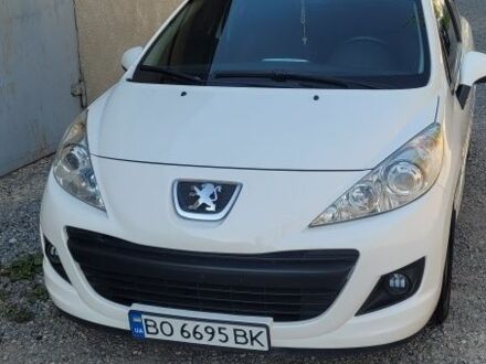 Белый Пежо 207, объемом двигателя 1.4 л и пробегом 198 тыс. км за 4100 $, фото 1 на Automoto.ua