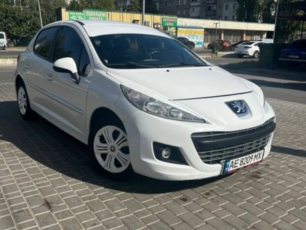 Белый Пежо 207, объемом двигателя 1.4 л и пробегом 200 тыс. км за 5900 $, фото 1 на Automoto.ua