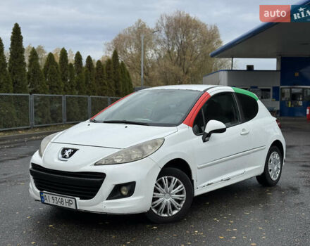 Белый Пежо 207, объемом двигателя 1.4 л и пробегом 312 тыс. км за 3600 $, фото 1 на Automoto.ua