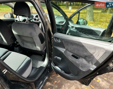 Черный Пежо 207, объемом двигателя 1.4 л и пробегом 206 тыс. км за 4100 $, фото 10 на Automoto.ua
