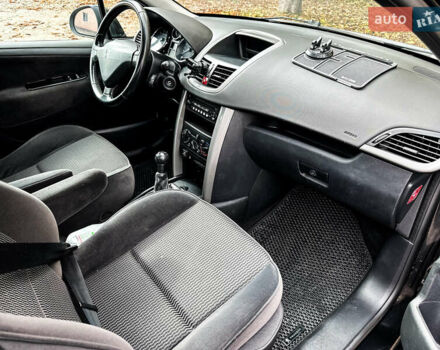 Черный Пежо 207, объемом двигателя 1.4 л и пробегом 206 тыс. км за 4100 $, фото 8 на Automoto.ua