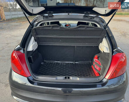 Чорний Пежо 207, об'ємом двигуна 1.4 л та пробігом 275 тис. км за 5500 $, фото 7 на Automoto.ua