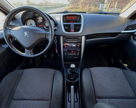 Черный Пежо 207, объемом двигателя 1.6 л и пробегом 260 тыс. км за 4950 $, фото 12 на Automoto.ua