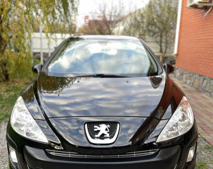 Черный Пежо 207, объемом двигателя 1.6 л и пробегом 135 тыс. км за 5600 $, фото 1 на Automoto.ua