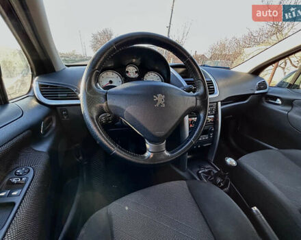Черный Пежо 207, объемом двигателя 1.6 л и пробегом 260 тыс. км за 4950 $, фото 16 на Automoto.ua