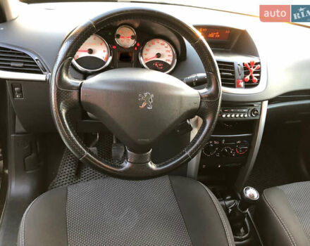 Черный Пежо 207, объемом двигателя 1.6 л и пробегом 184 тыс. км за 4500 $, фото 11 на Automoto.ua