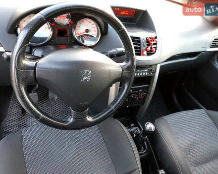 Черный Пежо 207, объемом двигателя 1.6 л и пробегом 184 тыс. км за 4500 $, фото 9 на Automoto.ua