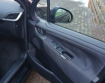 Черный Пежо 207, объемом двигателя 1.6 л и пробегом 220 тыс. км за 5500 $, фото 11 на Automoto.ua