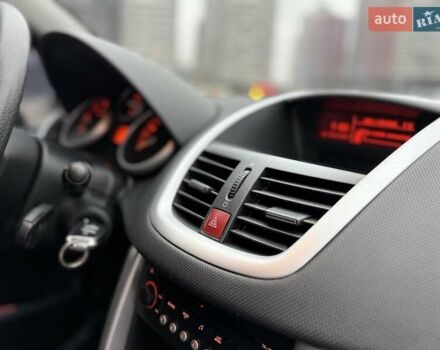 Черный Пежо 207, объемом двигателя 1.56 л и пробегом 280 тыс. км за 3950 $, фото 18 на Automoto.ua