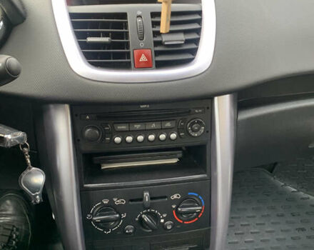 Черный Пежо 207, объемом двигателя 1.6 л и пробегом 200 тыс. км за 5500 $, фото 24 на Automoto.ua