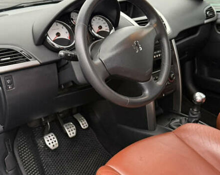 Черный Пежо 207, объемом двигателя 1.6 л и пробегом 137 тыс. км за 6500 $, фото 7 на Automoto.ua