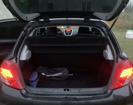 Пежо 207 2011 в Жовкве на Automoto.ua Черный Пежо 207, объемом двигателя 1.6 л и пробегом 130 тыс. км за 4700 $, фото 5 на Automoto.ua