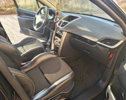 Черный Пежо 207, объемом двигателя 1.6 л и пробегом 220 тыс. км за 4000 $, фото 13 на Automoto.ua