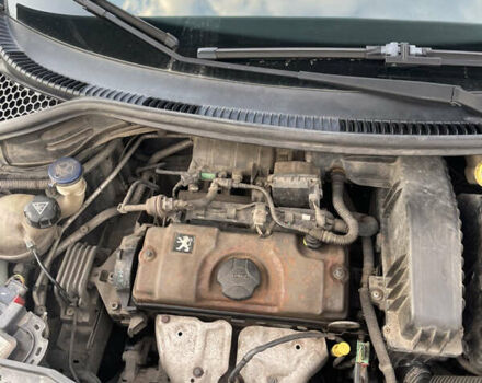 Черный Пежо 207, объемом двигателя 1.36 л и пробегом 243 тыс. км за 3200 $, фото 11 на Automoto.ua