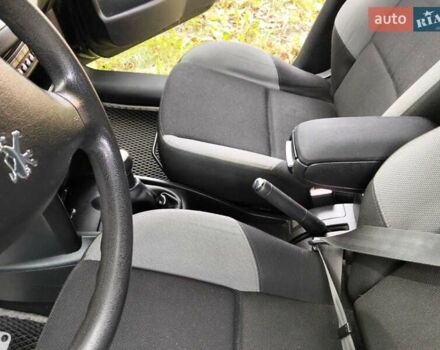 Черный Пежо 207, объемом двигателя 1.4 л и пробегом 196 тыс. км за 5000 $, фото 6 на Automoto.ua