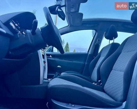 Черный Пежо 207, объемом двигателя 1.6 л и пробегом 171 тыс. км за 4950 $, фото 14 на Automoto.ua