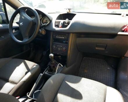 Черный Пежо 207, объемом двигателя 1.56 л и пробегом 215 тыс. км за 5000 $, фото 7 на Automoto.ua